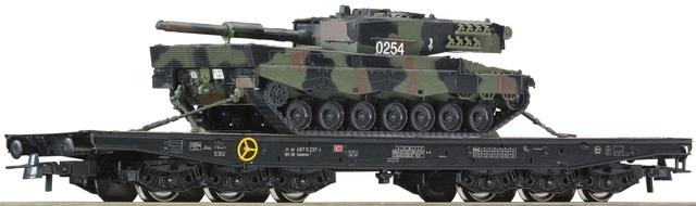 Wagon platforma podczołgowa DB AG z polskim czołgiem Leopard Sahmms (Roco 66724)